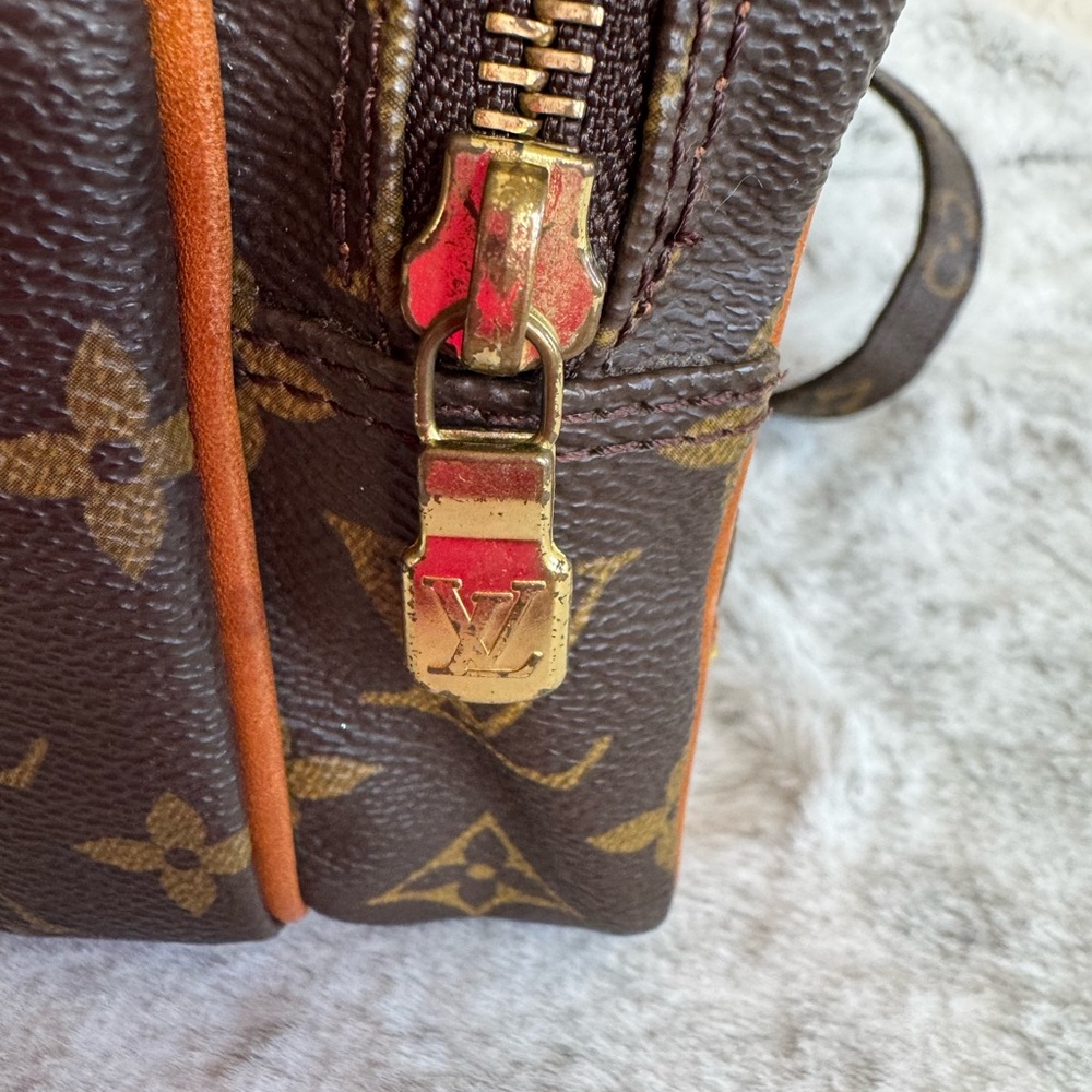 Louis Vuitton Amazone Crossbody Bag — Preloved Classic P0336 - Picture 8 of 17